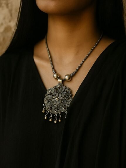 Paisley Bloom Oxidised Mala