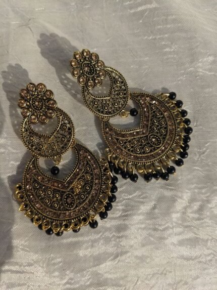 Rangeen Dastaan Siyah Jhumky Drops