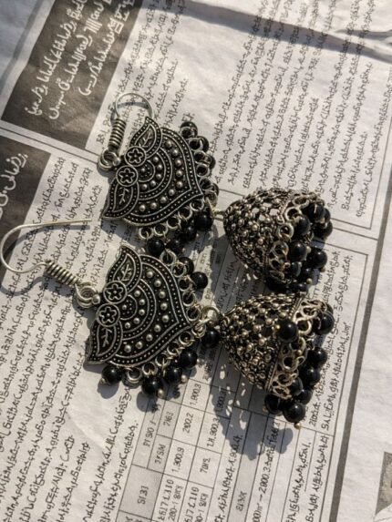 Uraan Siyah Jhumky